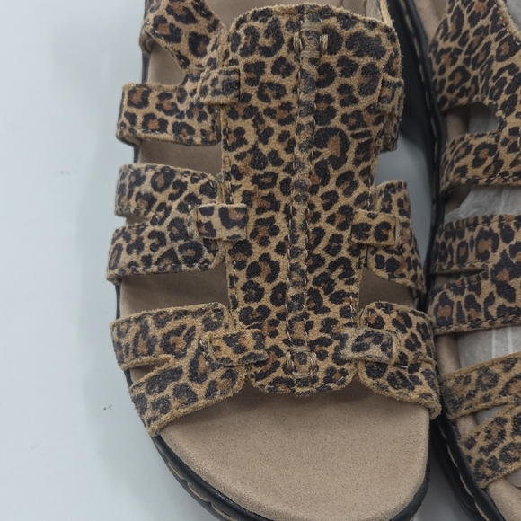Clarks Cheetah Pattern Sandals NEW - Picture 16 of 16